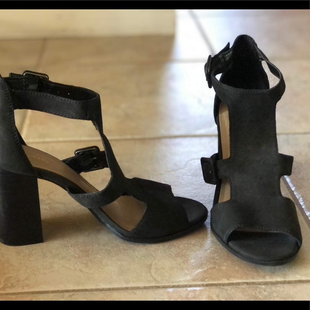 ALDO size 8 black sandal, chunk heel